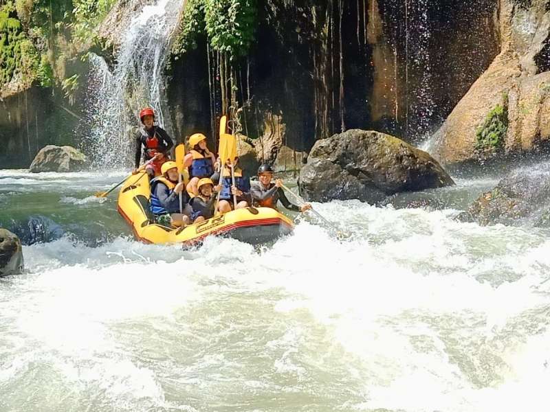 Bromo tour package with an optional holiday program for water rafting adventure tours