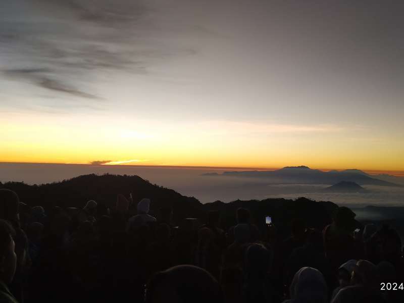 Other option for a flight from Bali to Borneo orangutan tour with Bromo sunset tours