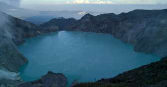 Night trip from Bali to Ijen blue fire and Mt Bromo tours, and then to Yogya 3D