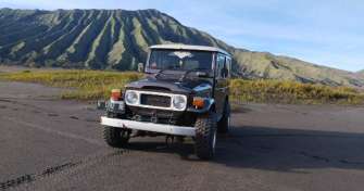 One day trip for Bromo sunset tours in Mentigen hill 