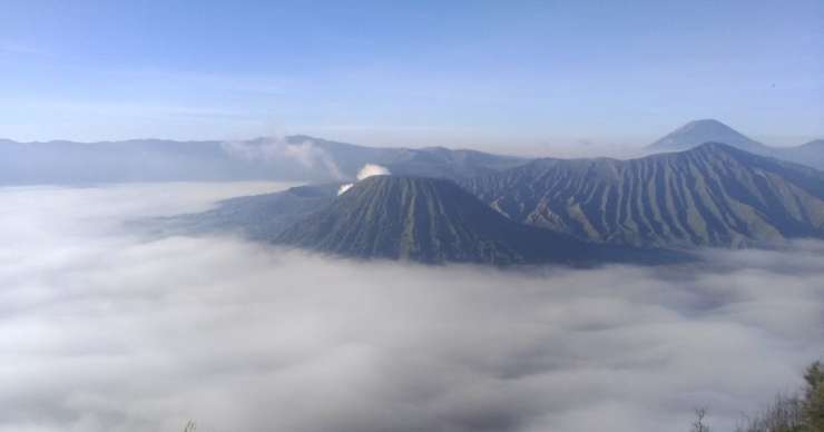 Bali night trip to blue fire tours Ijen and Bromo sunrise tours, then to Yogya with a train 3D