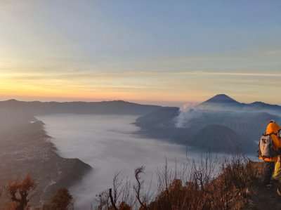 Cheap trip price from Surabaya or Malang to Bromo and Ijen crater tour,- return 3D