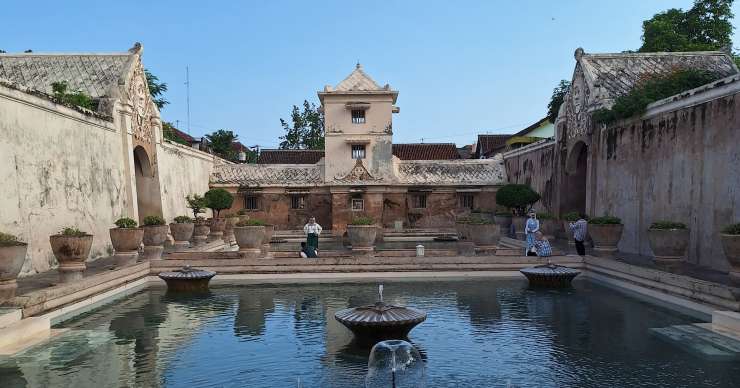 Explore and tour package in Central Java for Yogyakarta tours within 4 days - 3 nights trip in Jogja