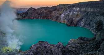 Cheap tour price from Bali to Ijen crater and back to Bali for a blue fire tours within 2 days trip 