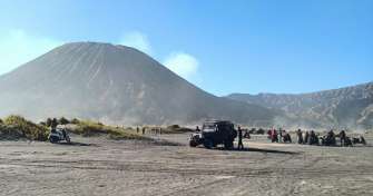 Bali night trip to blue fire tour in Ijen crater and Bromo tour for 2 days 2 nights travel package